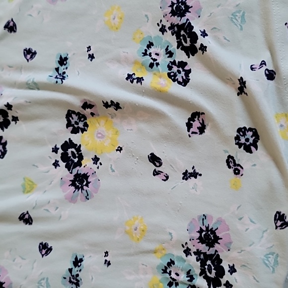 2 EPIC THREADS STRETCHY FLORAL DRESSES - Picture 2 of 9